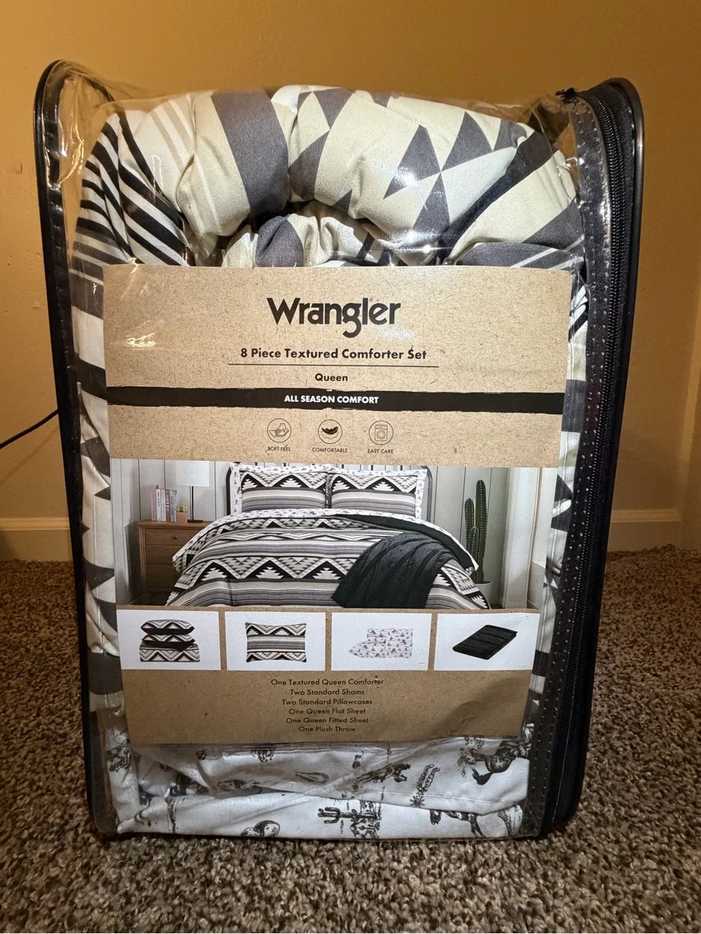 Wrangler 8-Piece Textured Comforter Set - Black & Cream